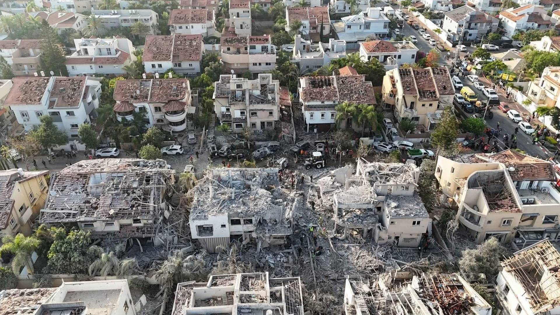 الدمار الذي خلفتة الصواريخ الايرانيه في تل ابيب