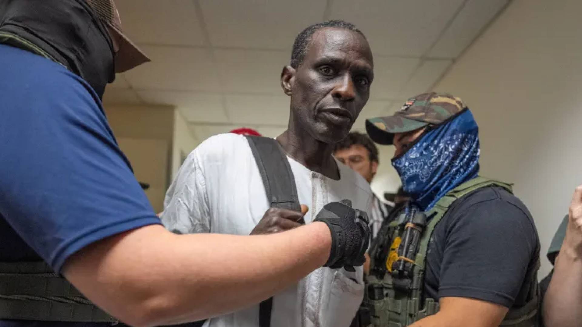 اعتقال الامن الفيدرالي لـ مهاجر غير شرعي