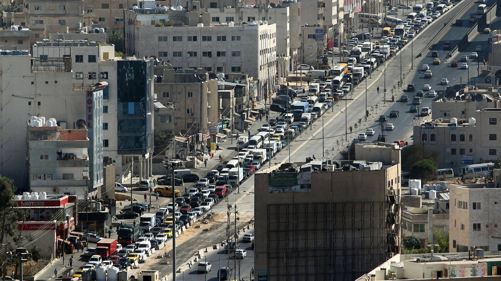 صورة تظهر ازدحاما مروريا