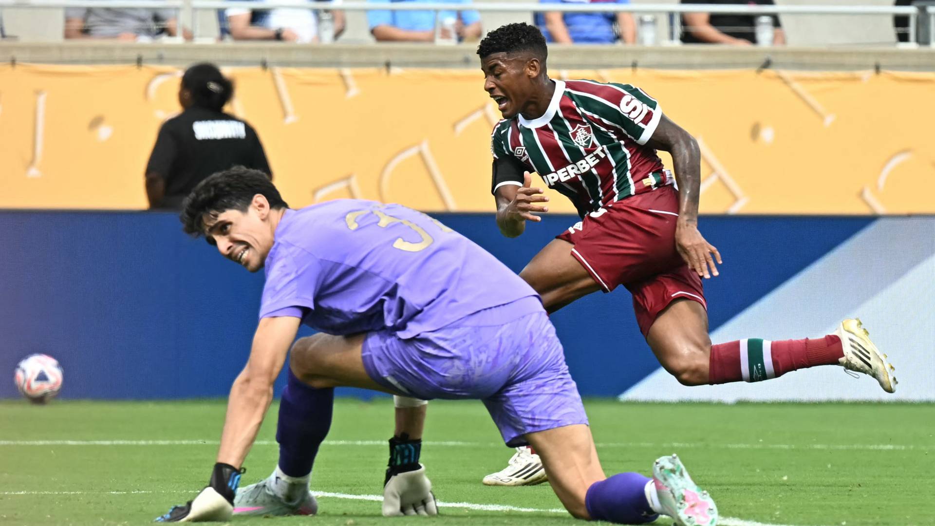 ياسين بونو حارس مرمى الهلال السعودي