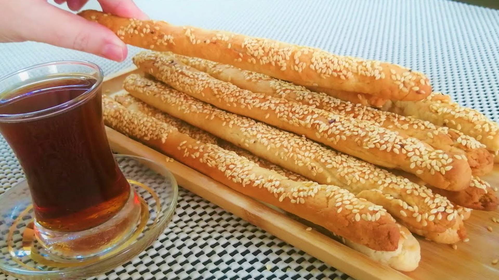 كوب من الشاي و الكعك