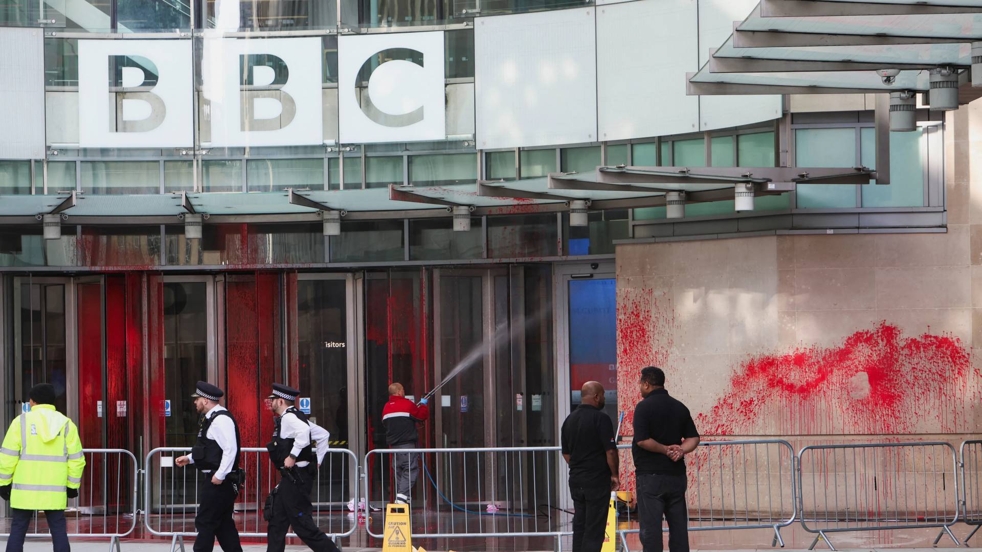 موظفون في "بي بي سي" يتهمون الشبكة بالتحول إلى بوق دعائي للاحتلال الإسرائيلي