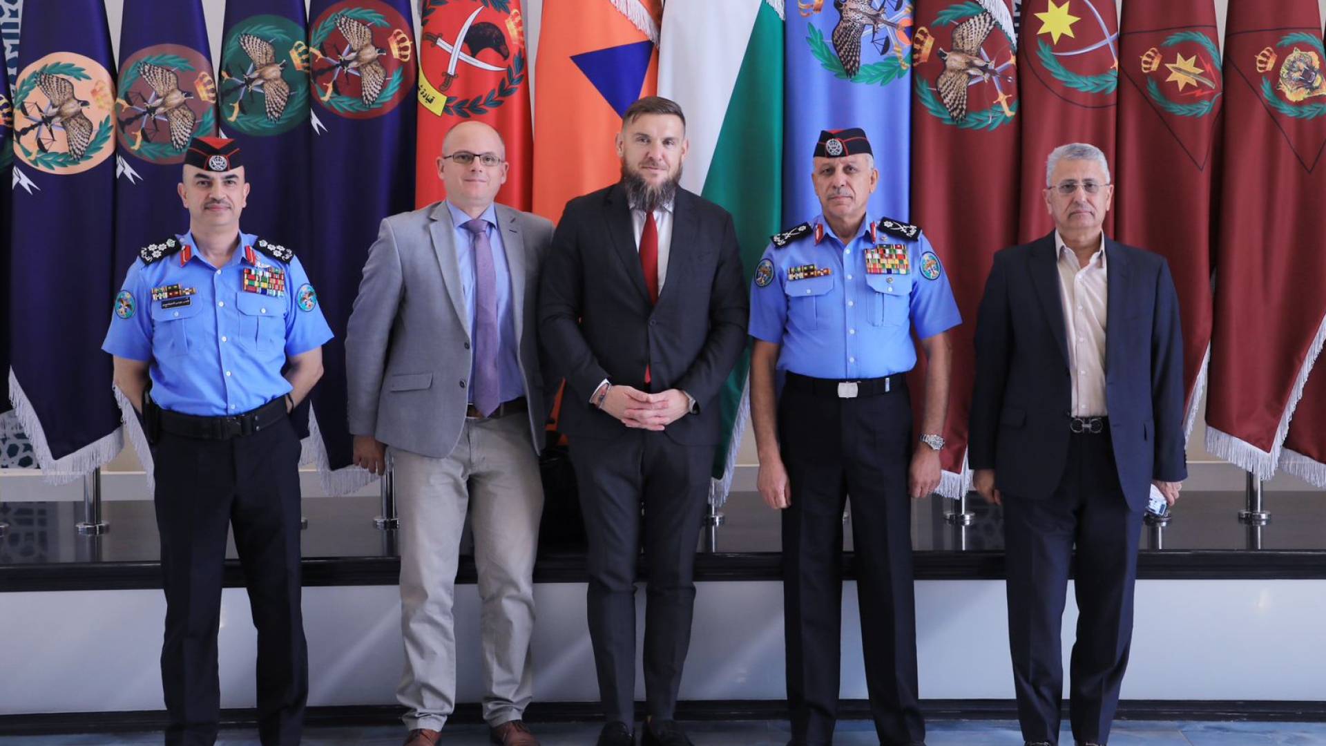 مدير الأمن العام يلتقي السفير البولندي