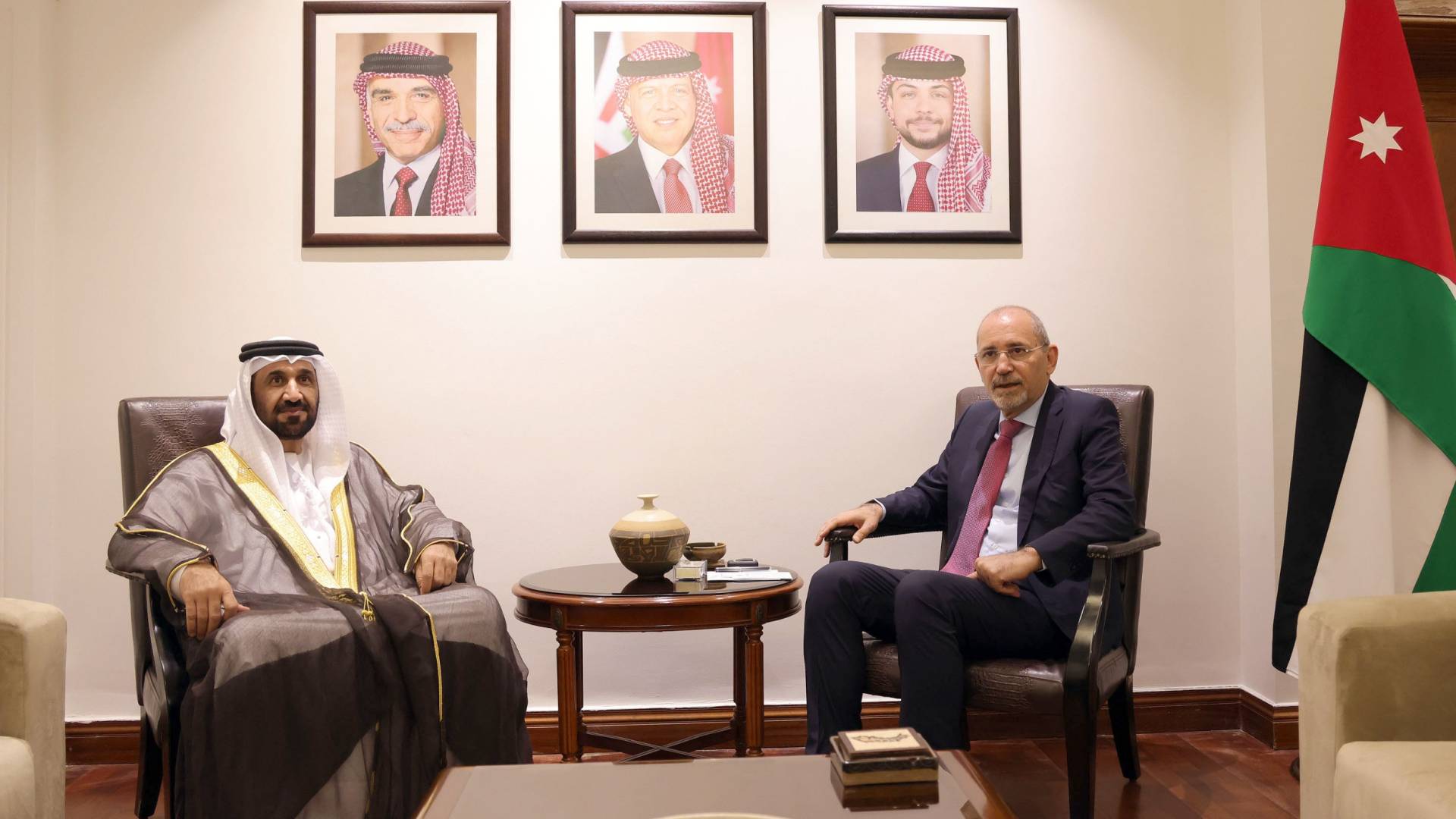 وزير الخارجية يلتقي رئيس البرلمان العربي