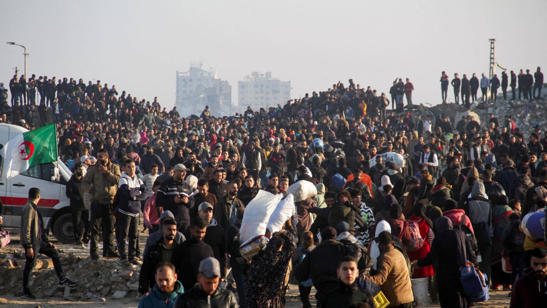فلسطينيون ينزحون في غزة جراء عدوان الاحتلال