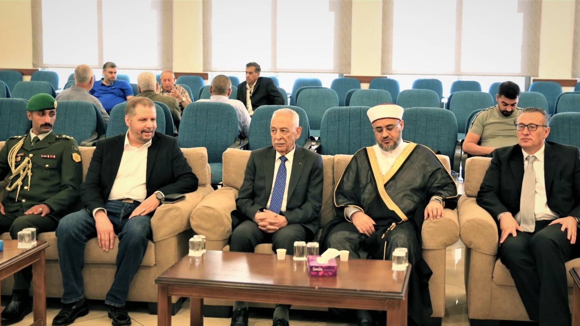 مندوبا عن الملك وولي العهد. العيسوي يعزي بوفاة نقيب الصحفيين الأسبق سيف الشريف