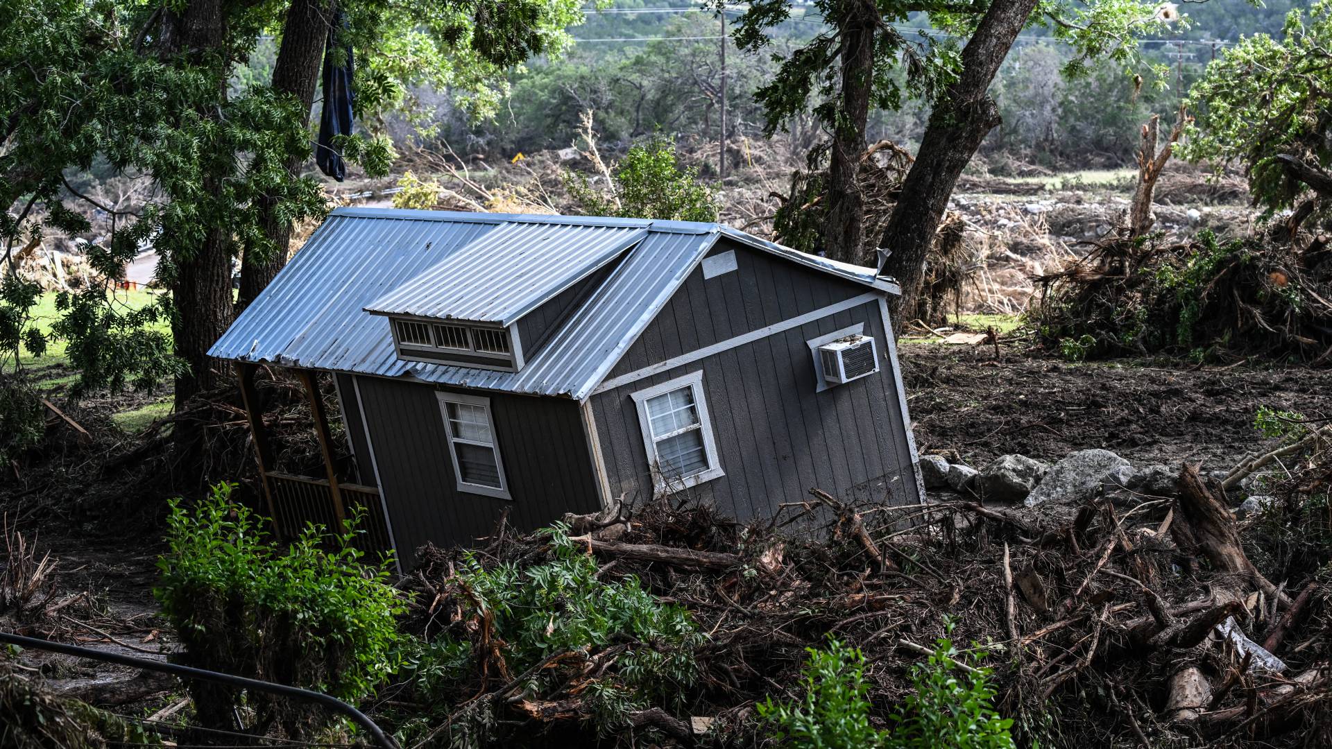 انهيار منزل بسبب فيضان تيكساس