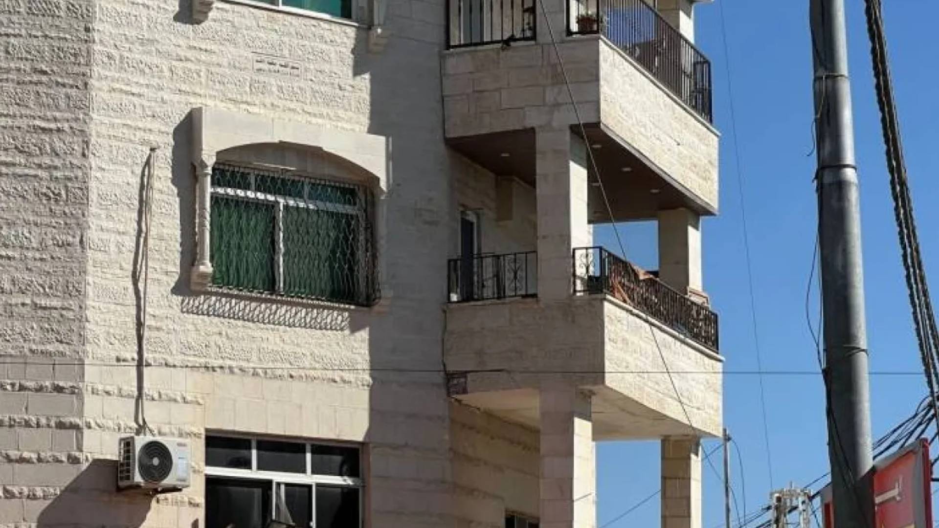 نقيب المهندسين يكشف السبب وراء انهيار عمارة إربد (فيديو)