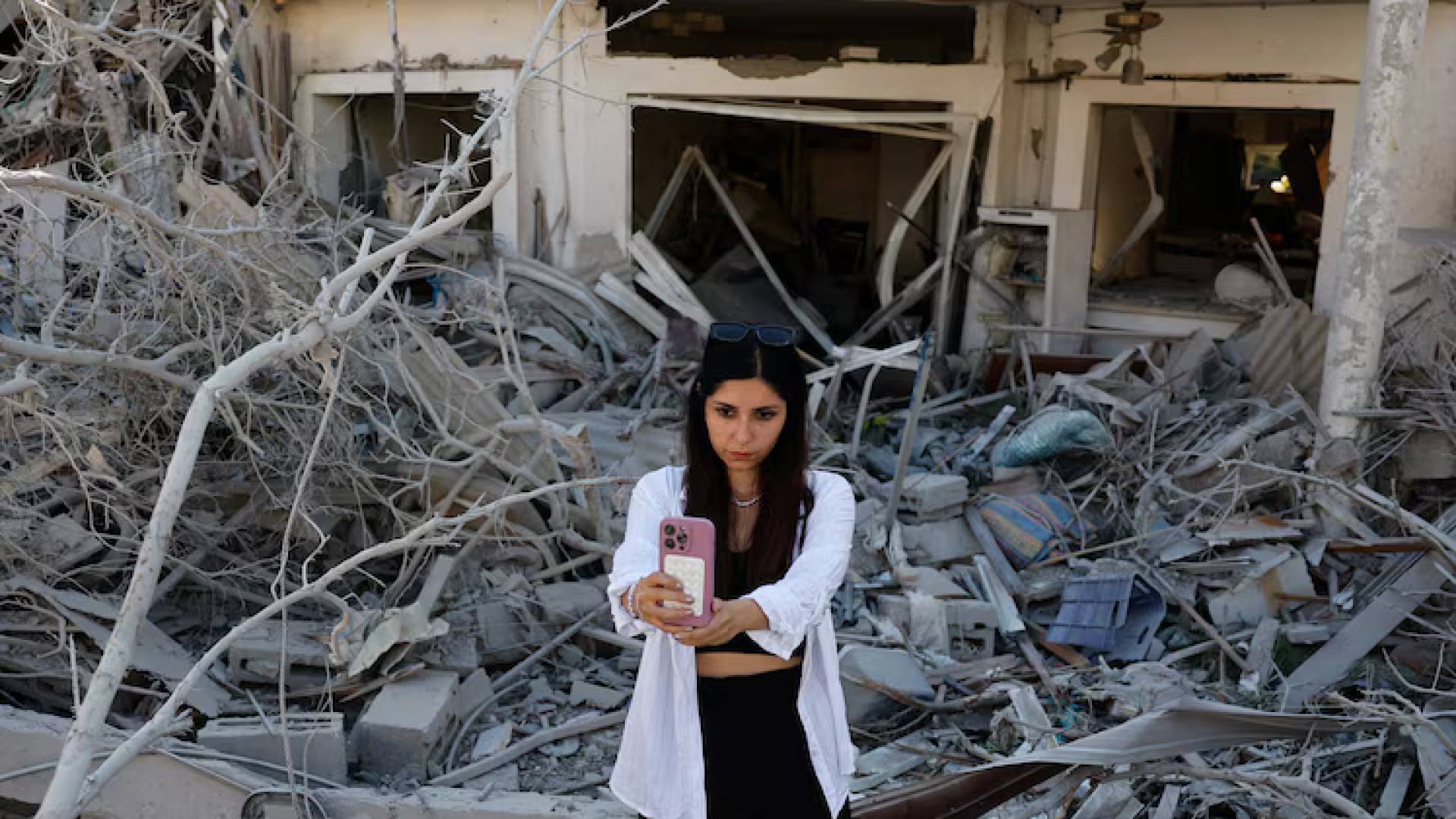 دمار جراء صواريخ إيرانية