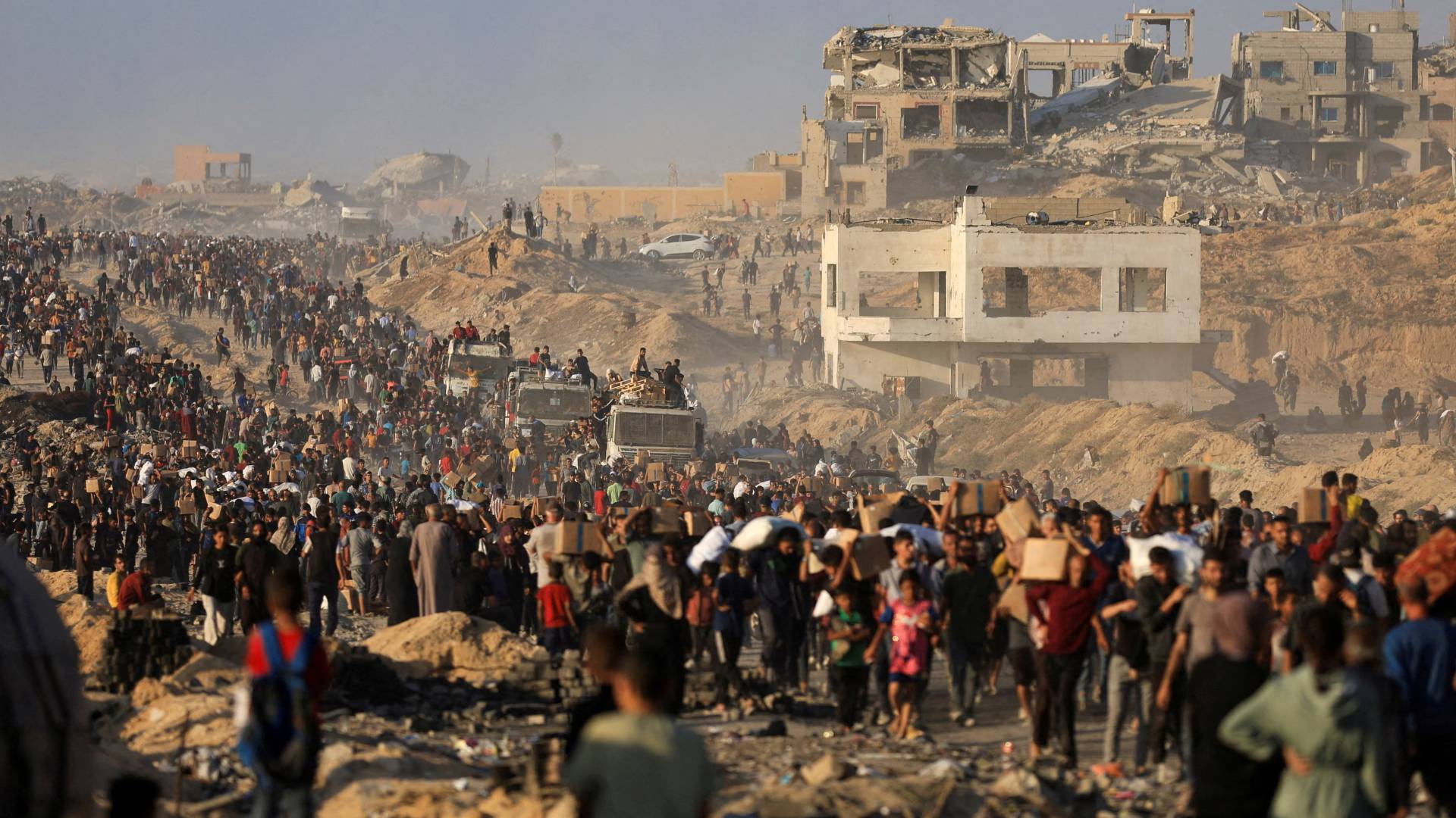 فلسطينيون ينزحون في غزة