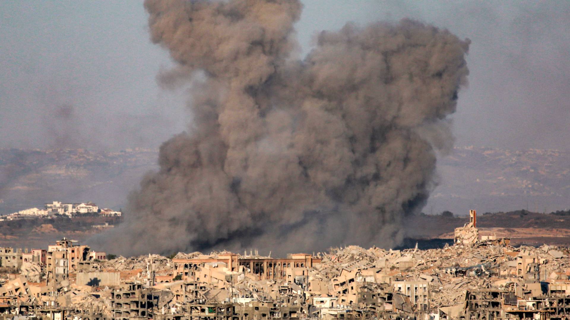 قصف عنيف على قطاع غزة