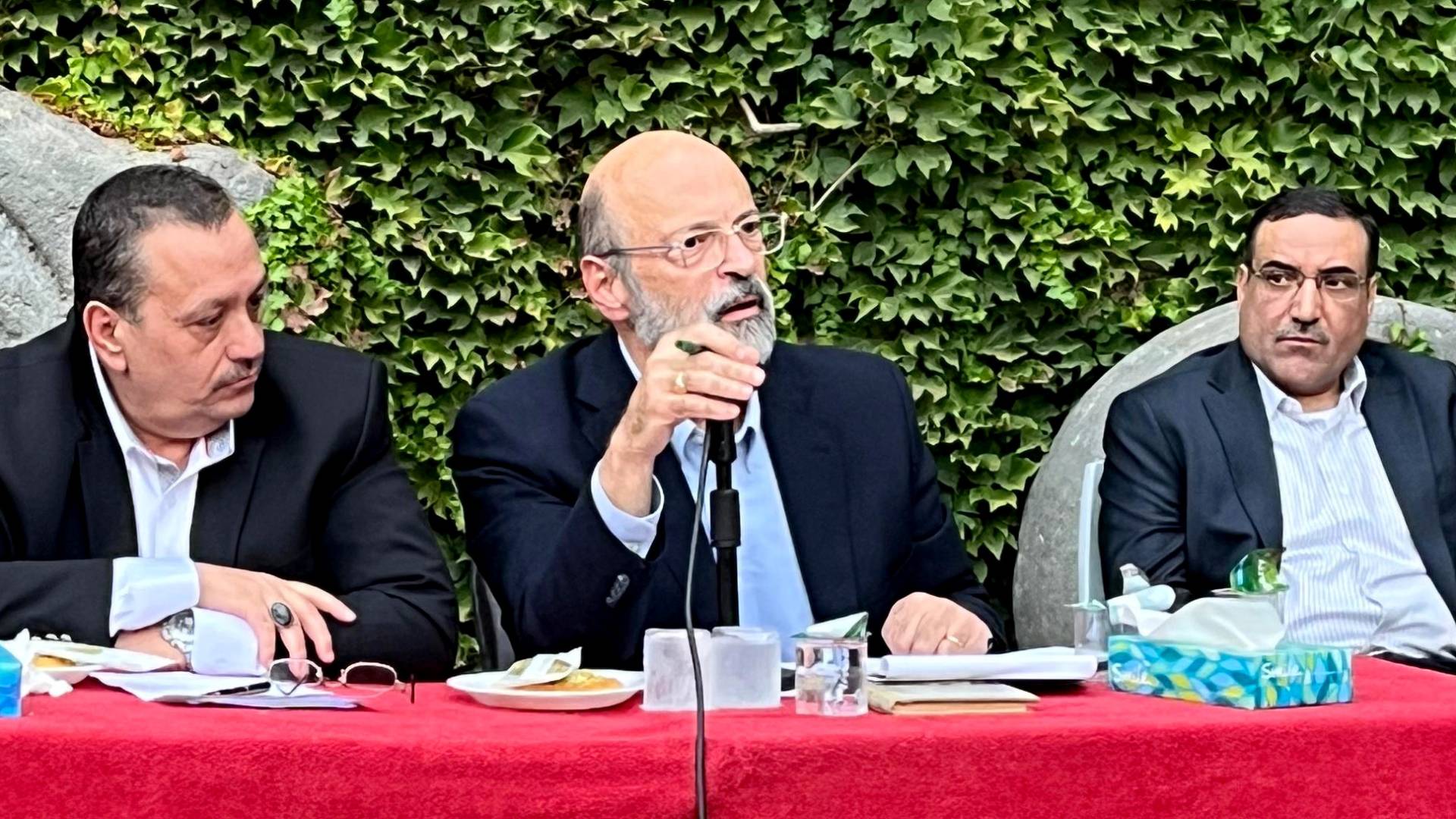 رئيس الوزراء الأسبق عمر الرزاز