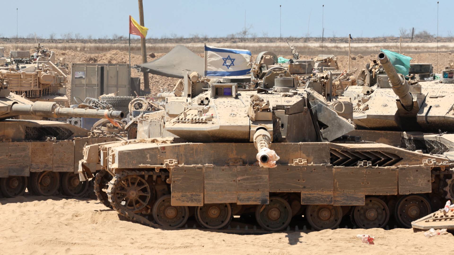 تمركز دبابات للاحتلال بالقرب من الحدود مع قطاع غزة