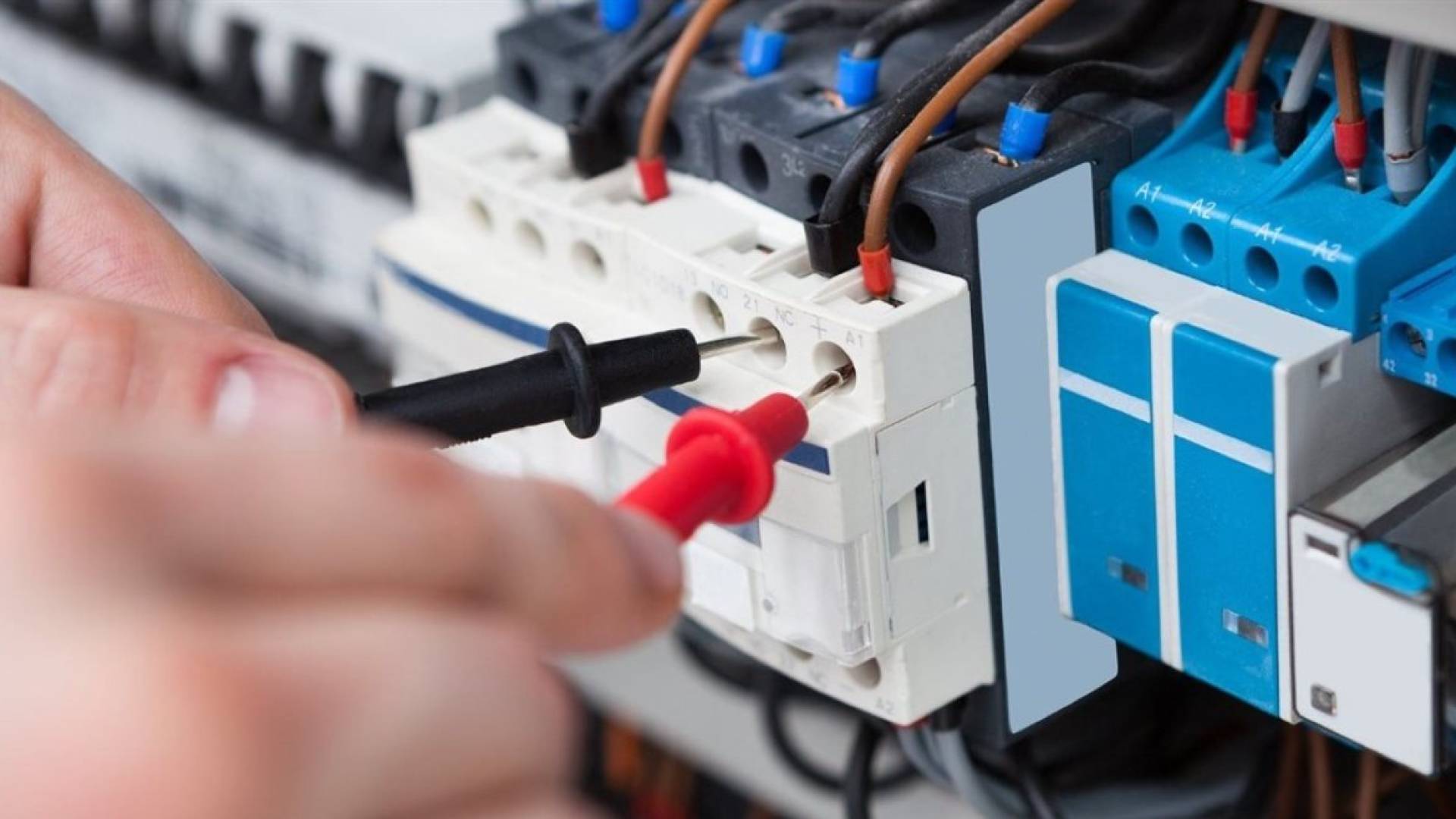 سرقة الكهرباء - تعبيرية