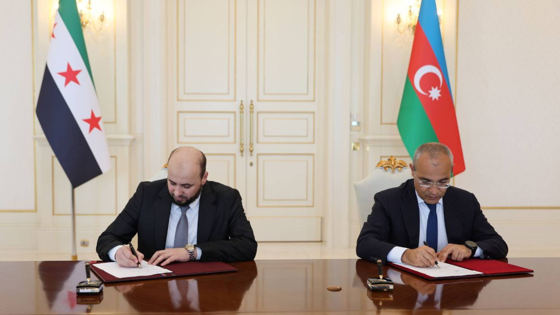 وزير الطاقة السوري يوقع اتفاقية لتوريد الغاز الطبيعي مع نظيره الأذربيجاني