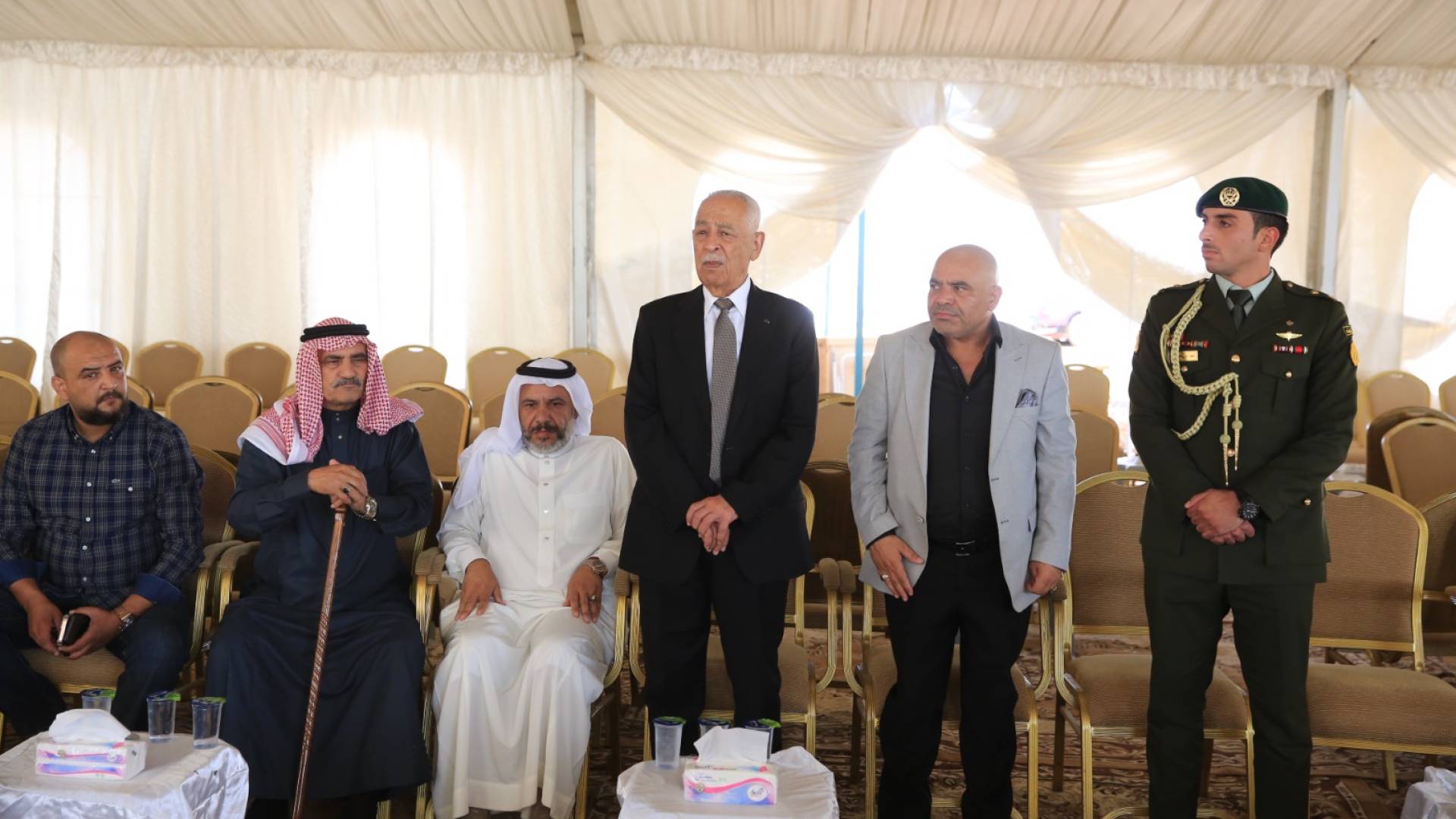 العيسوي يقدم واجب العزاء