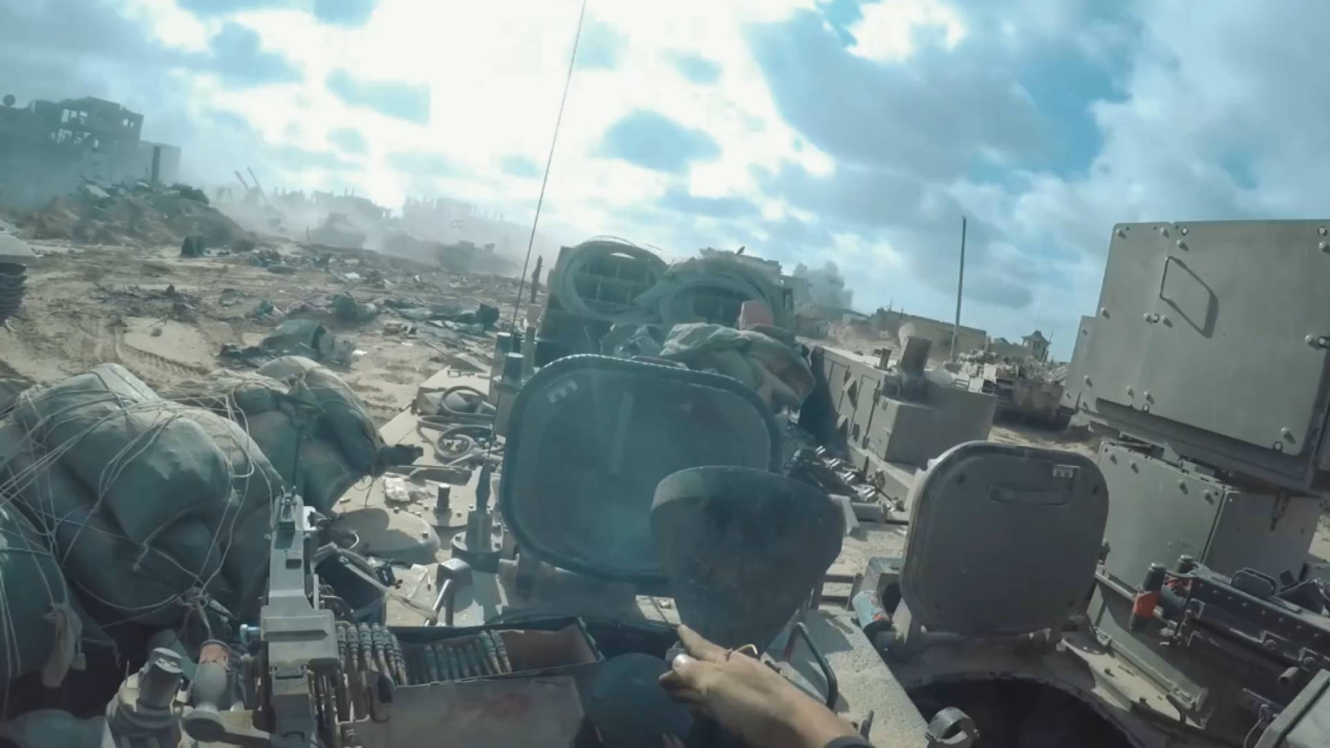 استهداف دبابة في قطاع غزة