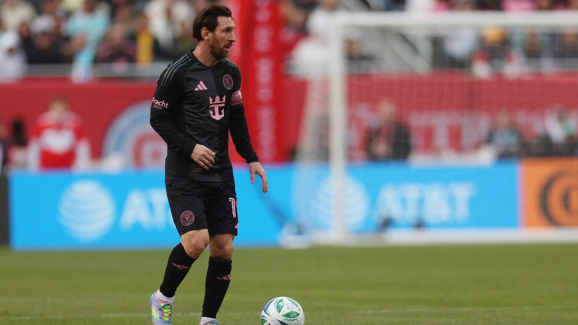 أسطورة كرة القدم الأرجنتينية ليونيل ميسي