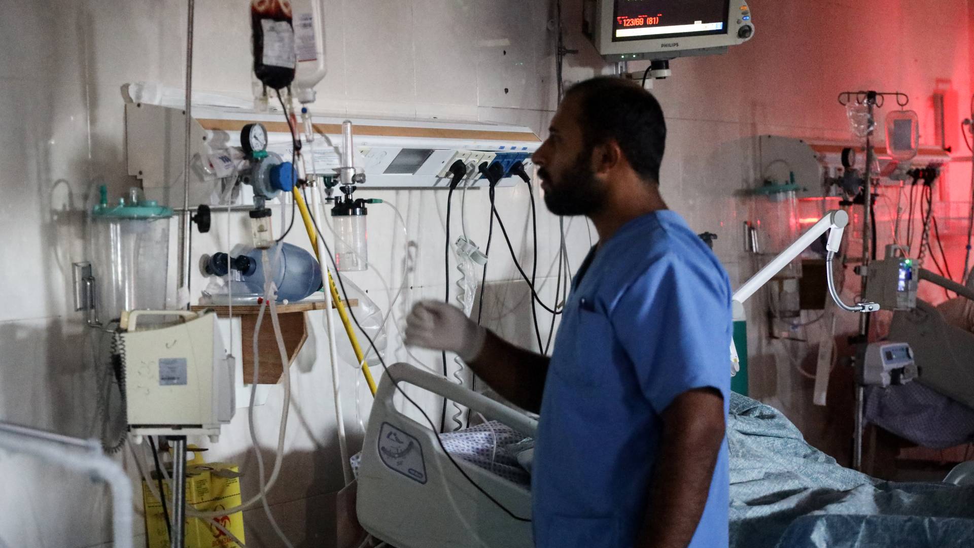 أحد الكوادر الطبية في قطاع غزة