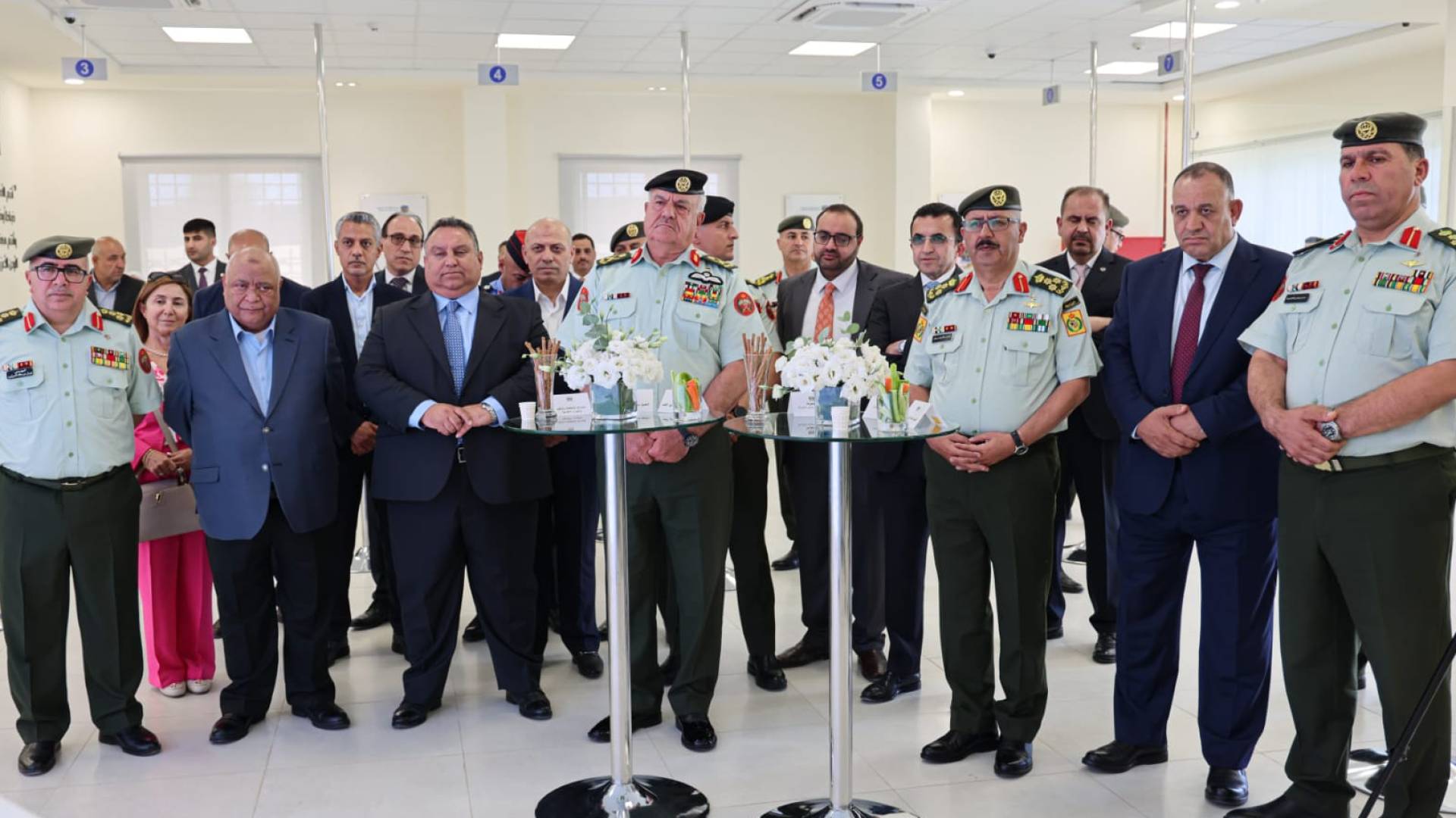 رئيس هيئة الأركان المشتركة اللواء الركن يوسف الحنيطي خلال افتتاح صندوق الائتمان العسكري في المفرق