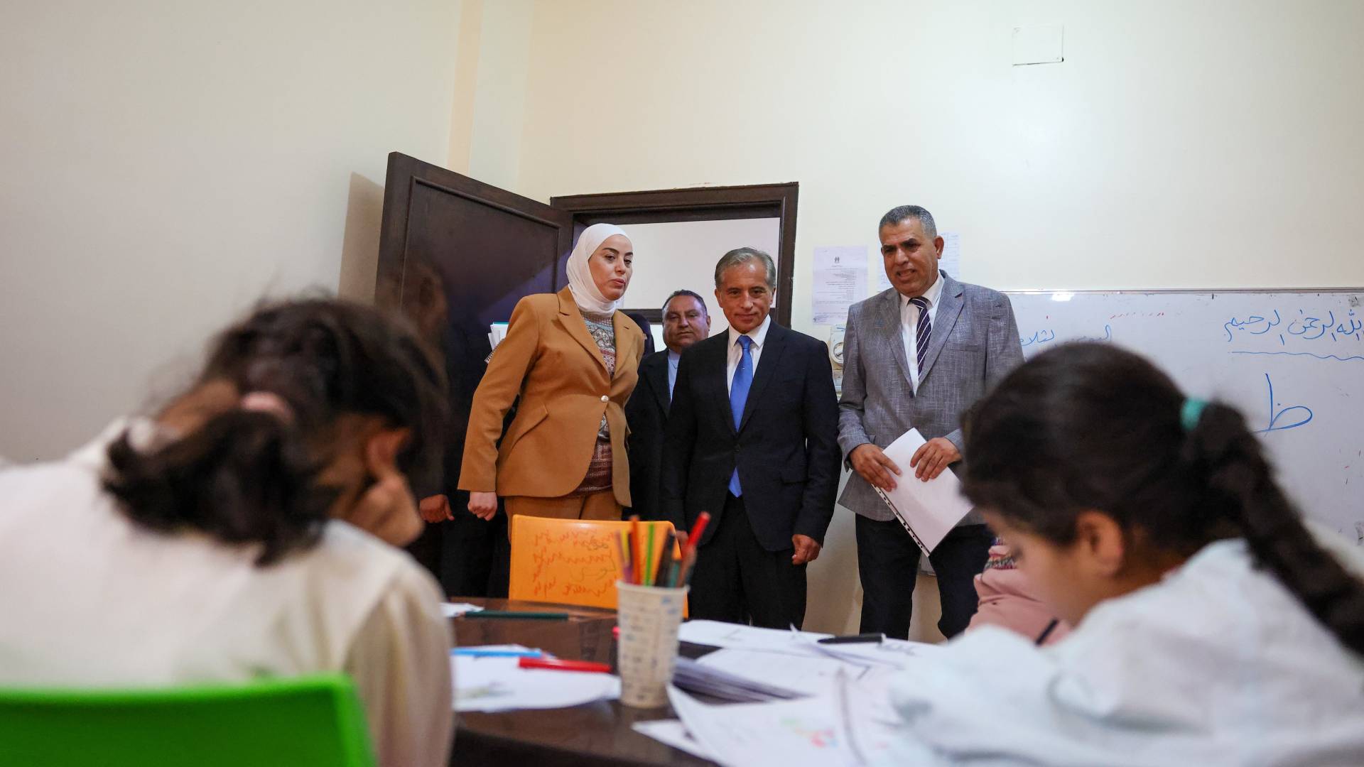 رئيس الوزراء يبدأ جولة ميدانية في المفرق