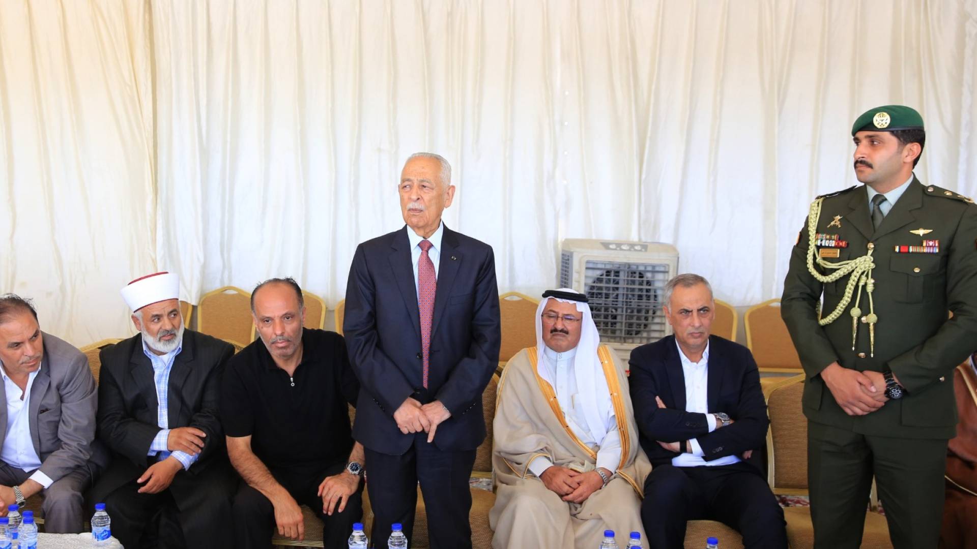 مندوبا عن الملك وولي العهد.. العيسوي يعزي قبيلة بني صخر وآل قمحية