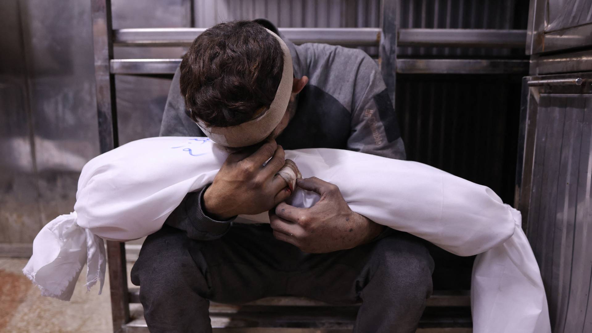 الحزن على الشهداء في غزة