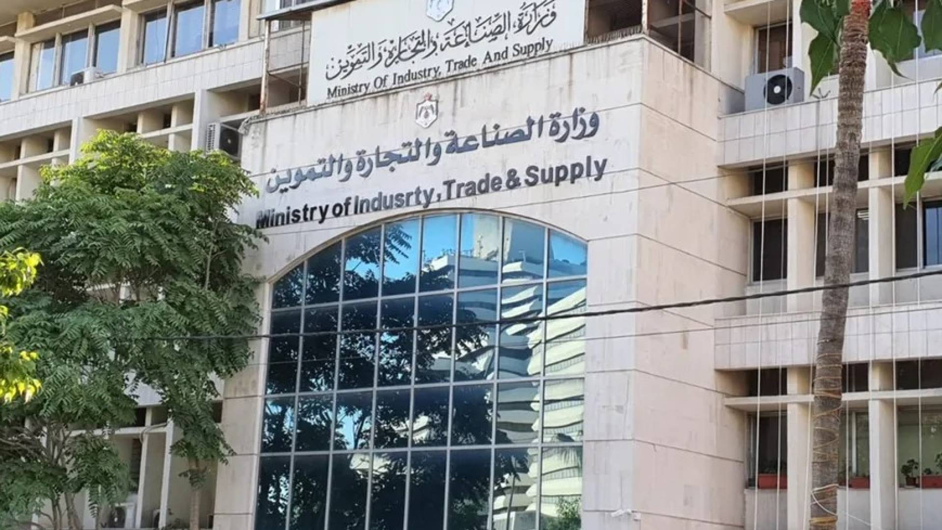 الصناعة والتجارة تطرح عطاء لشراء كميات من القمح