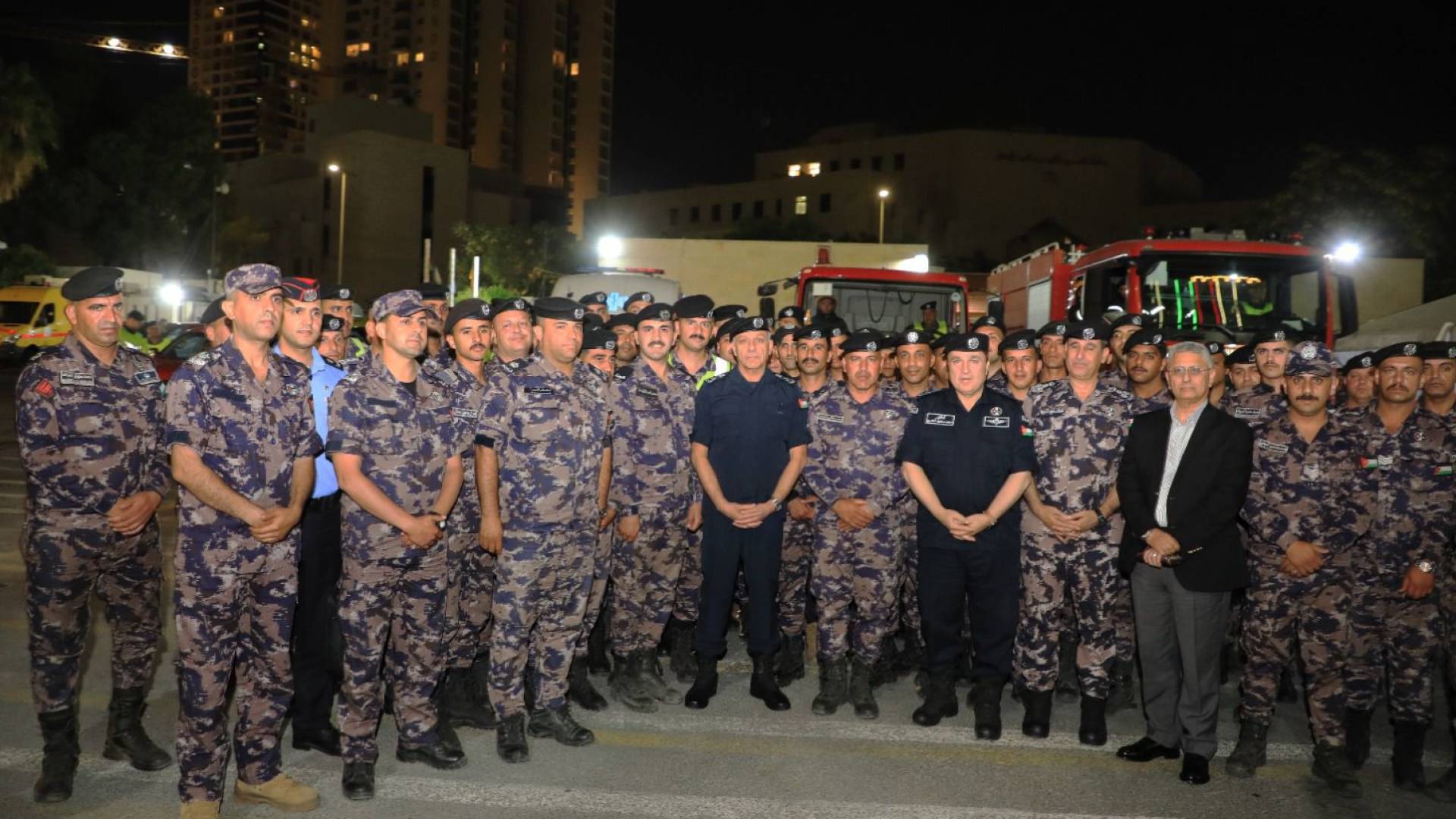 مدير الأمن العام خلال لقائه بالفريق الأردني المشارك في إخماد حرائق سوريا