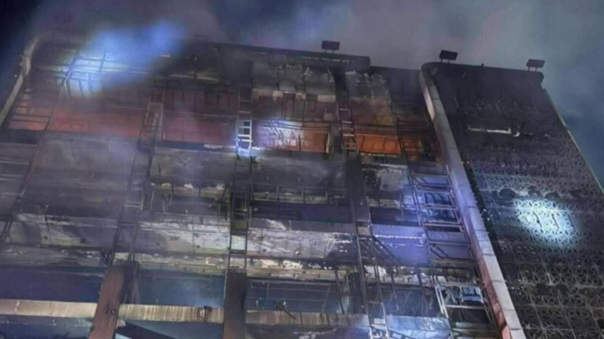 حريق مركز تجاري