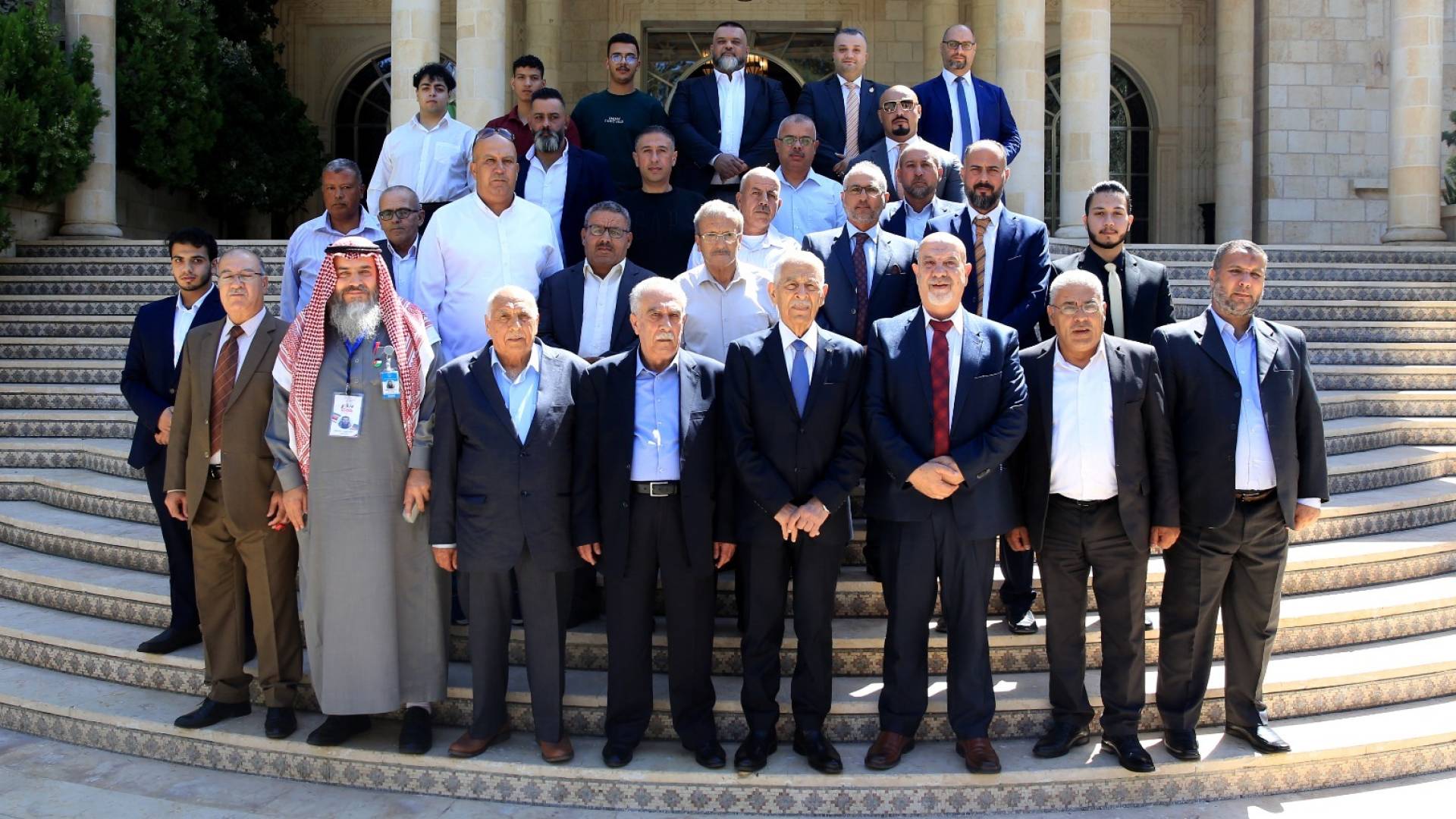 رئيس الديوان الملكي يلتقي وفدا من أبناء بيت فجار