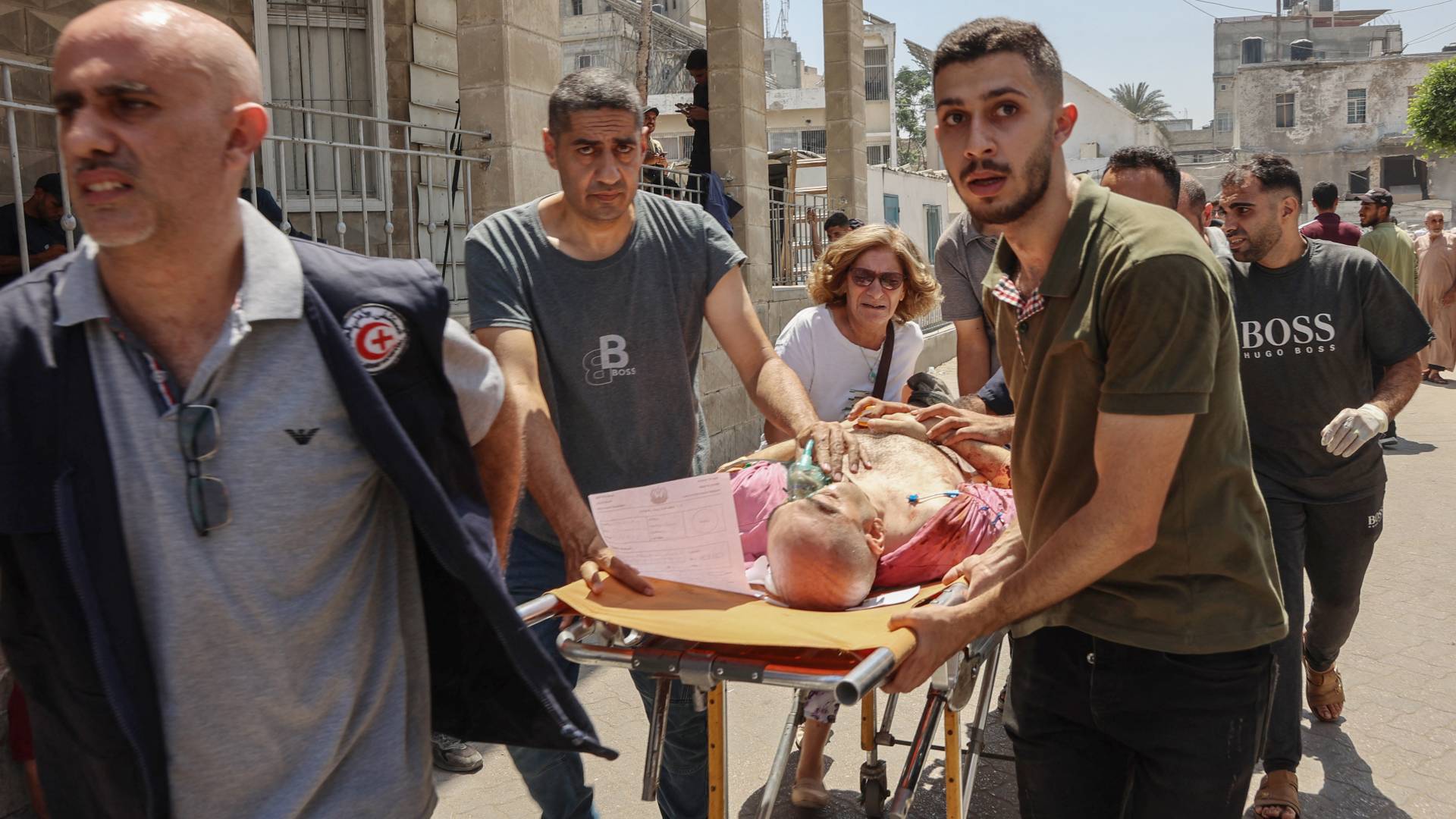 ارتفاع حصيلة الشهداء بقصف الاحتلال على كنيسة العائلة المقدسة في غزة