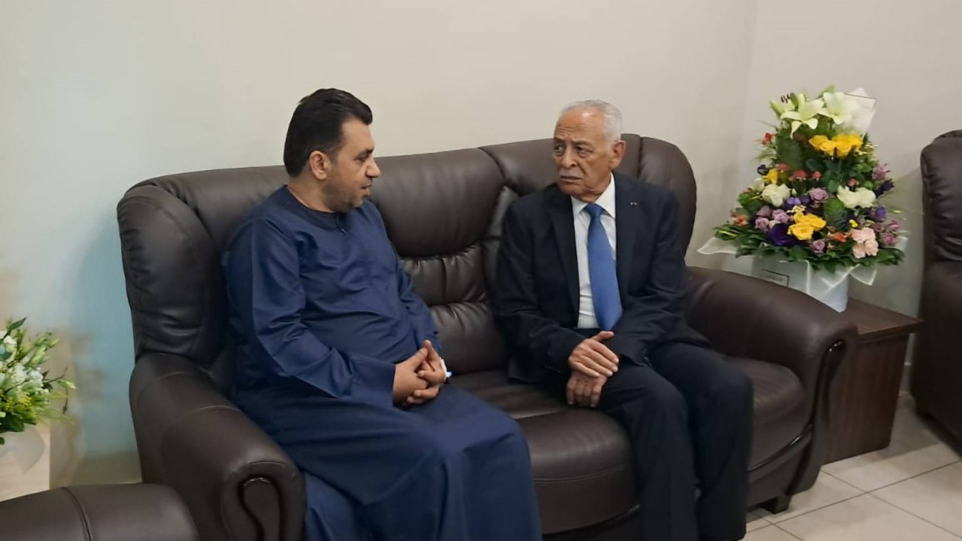 العيسوي ينقل تحيات وتمنيات الملك وولي العهد للنائب السعود بالشفاء