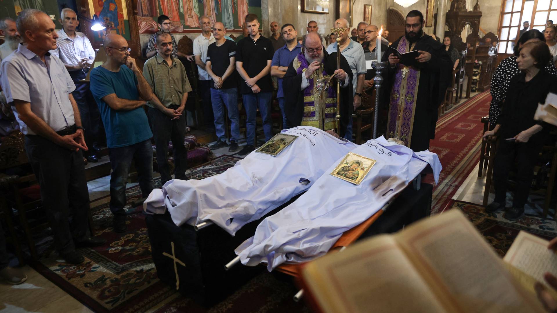 وداع شهداء كنيسة العائلة المقدسة في غزة