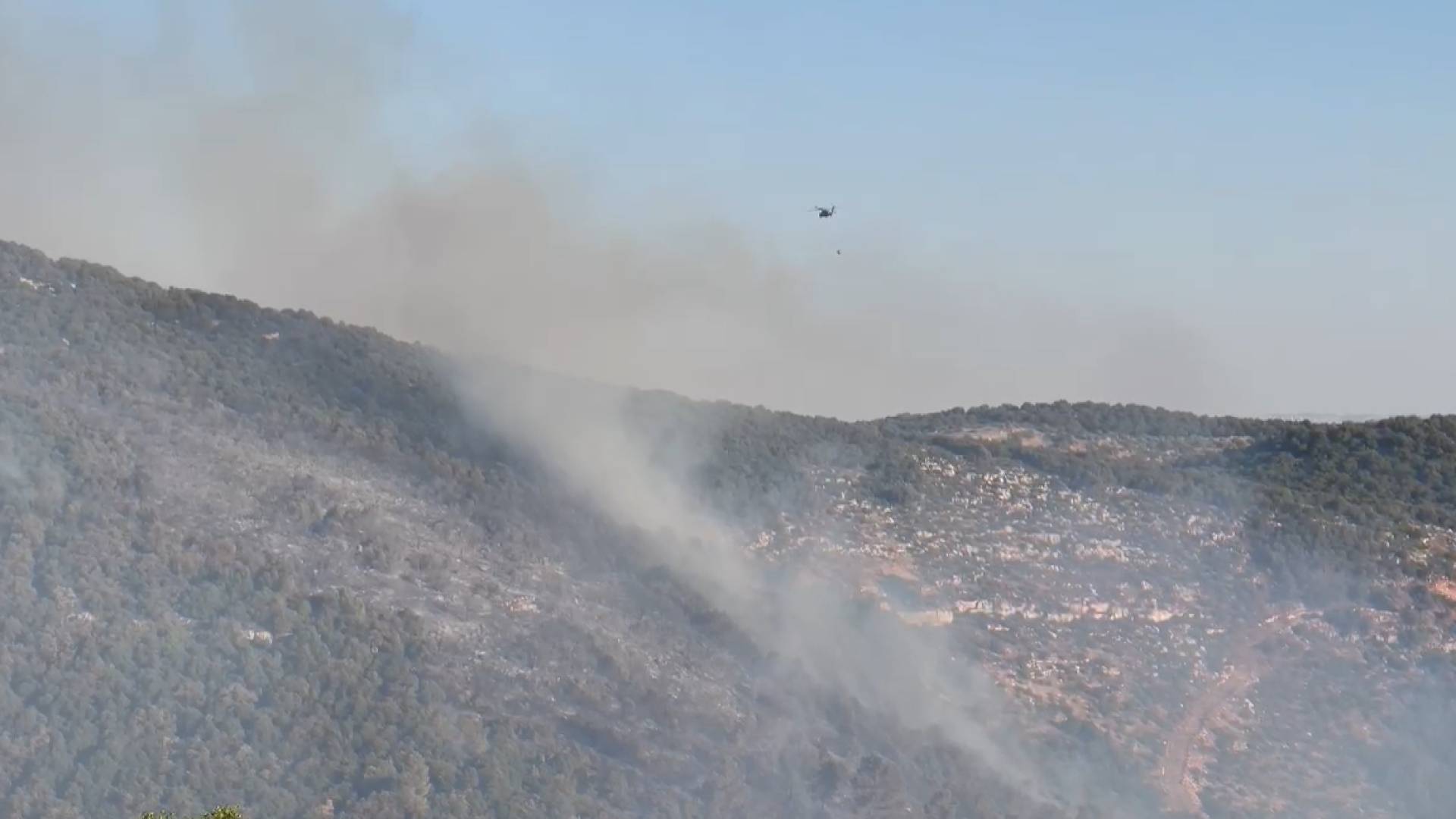 طائرتان تابعتان لسلاح الجو الملكي تشاركان في إخماد حريق بمحافظة جرش