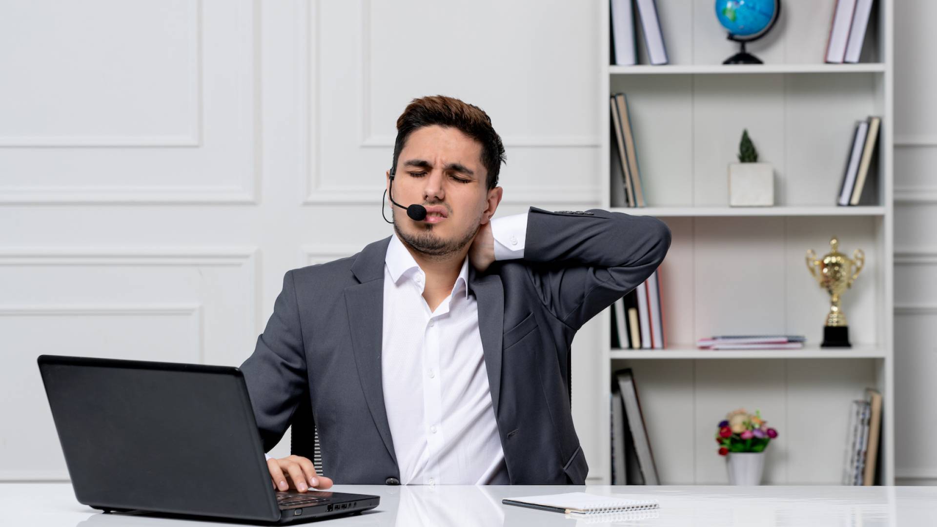 طريقة سهلة لاسترخاء العضلات أثناء العمل في وضعية الجلوس