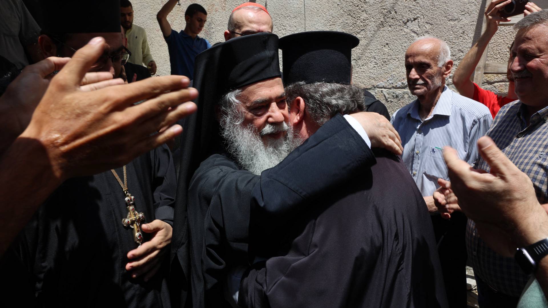 بطريركا القدس يزوران غزة بعد قصف الاحتلال كنيسة العائلة المقدسة في القطاع