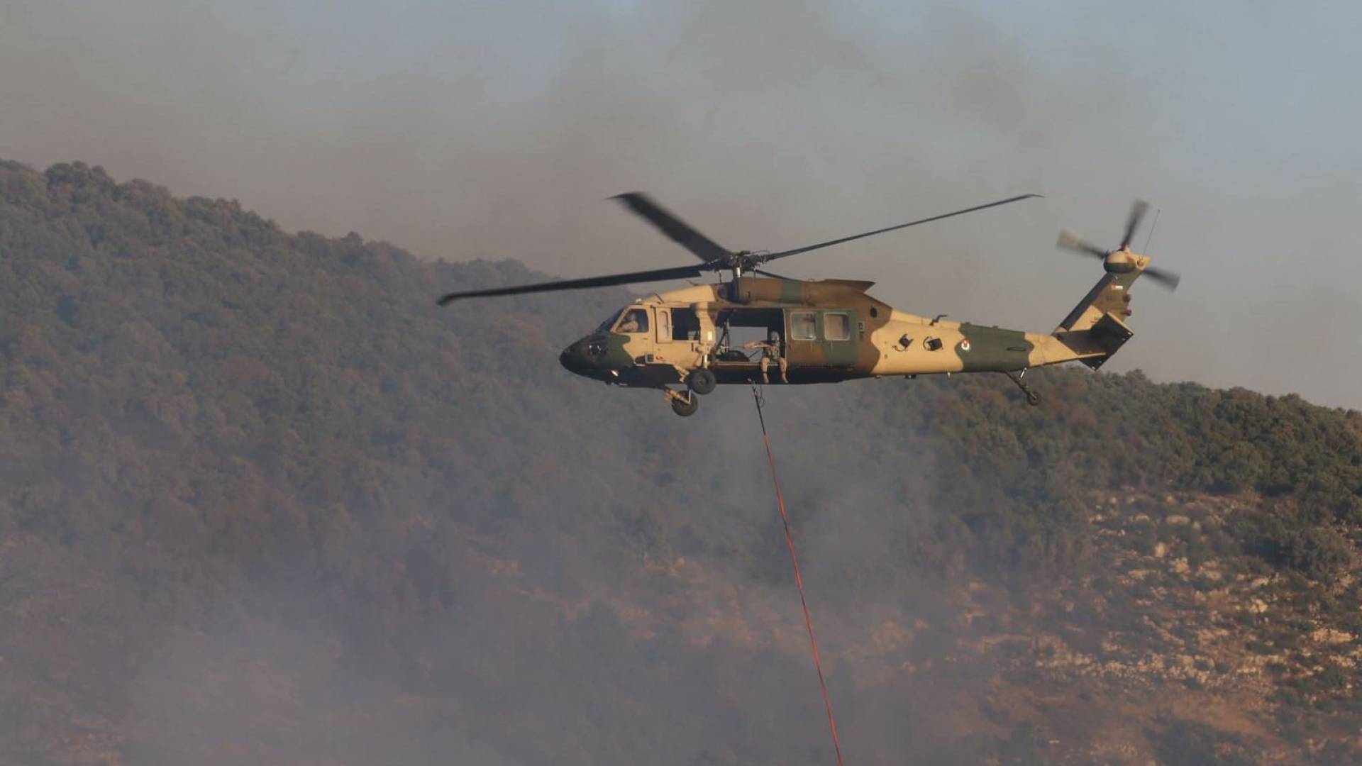 طائرة سلاح الجو الملكي أثناء التعامل مع حرائق جرش