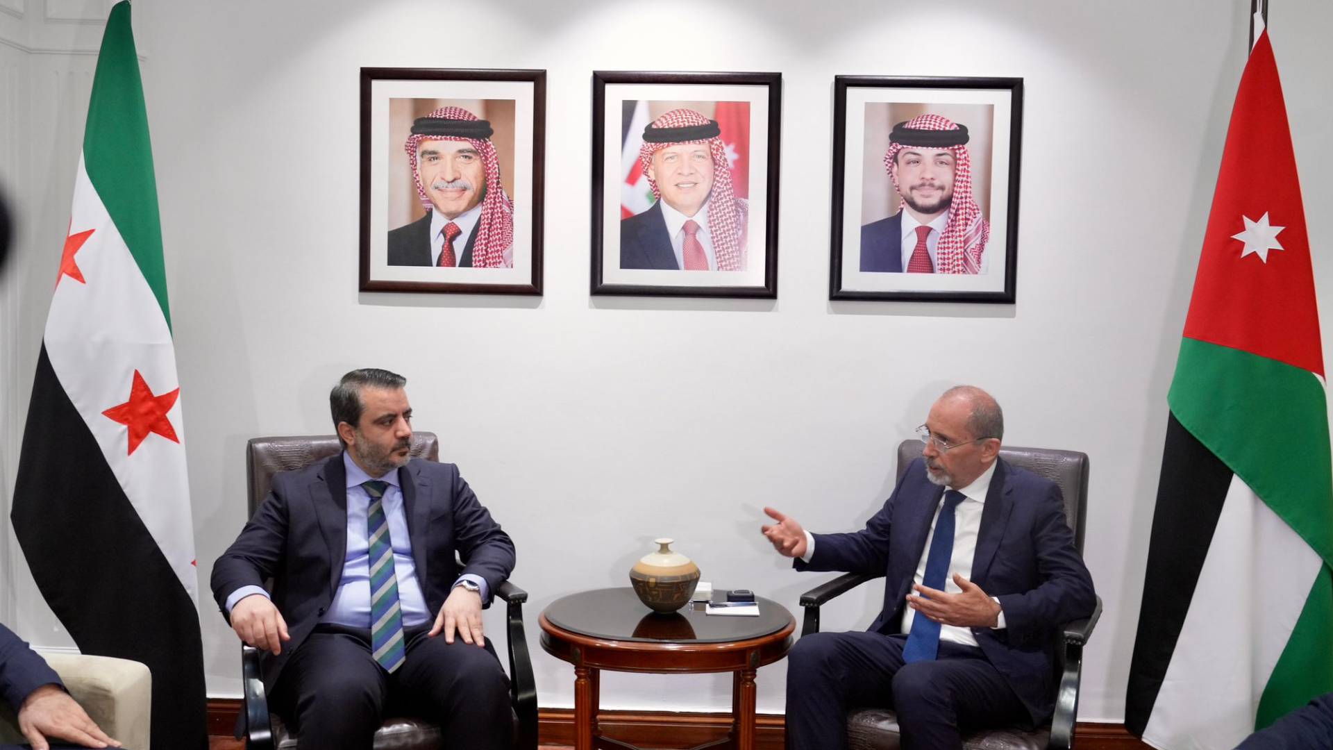 وزير الخارجية وشؤون المغتربين الأردني أيمن الصفدي ووزير الخارجية والمغتربين السوري