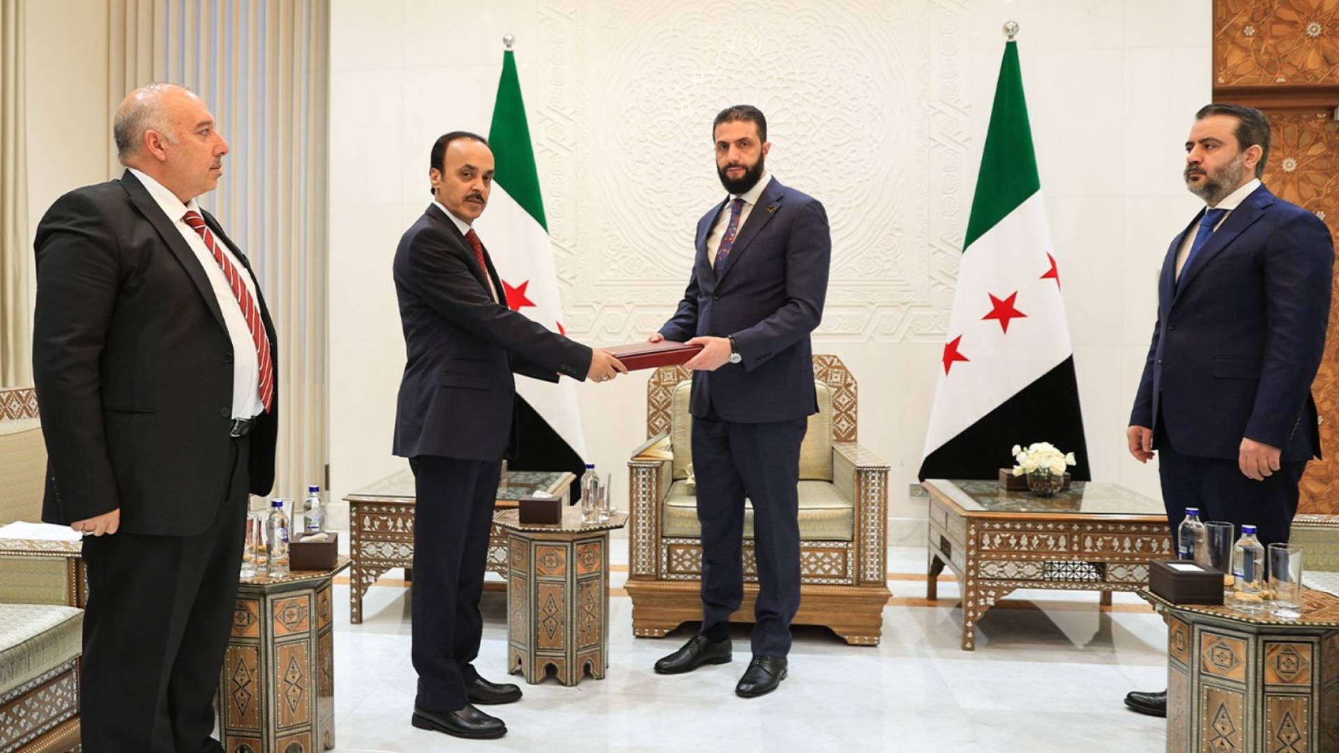 الشرع يتسلم التقرير النهائي للجنة التحقيق في أحداث الساحل السوري