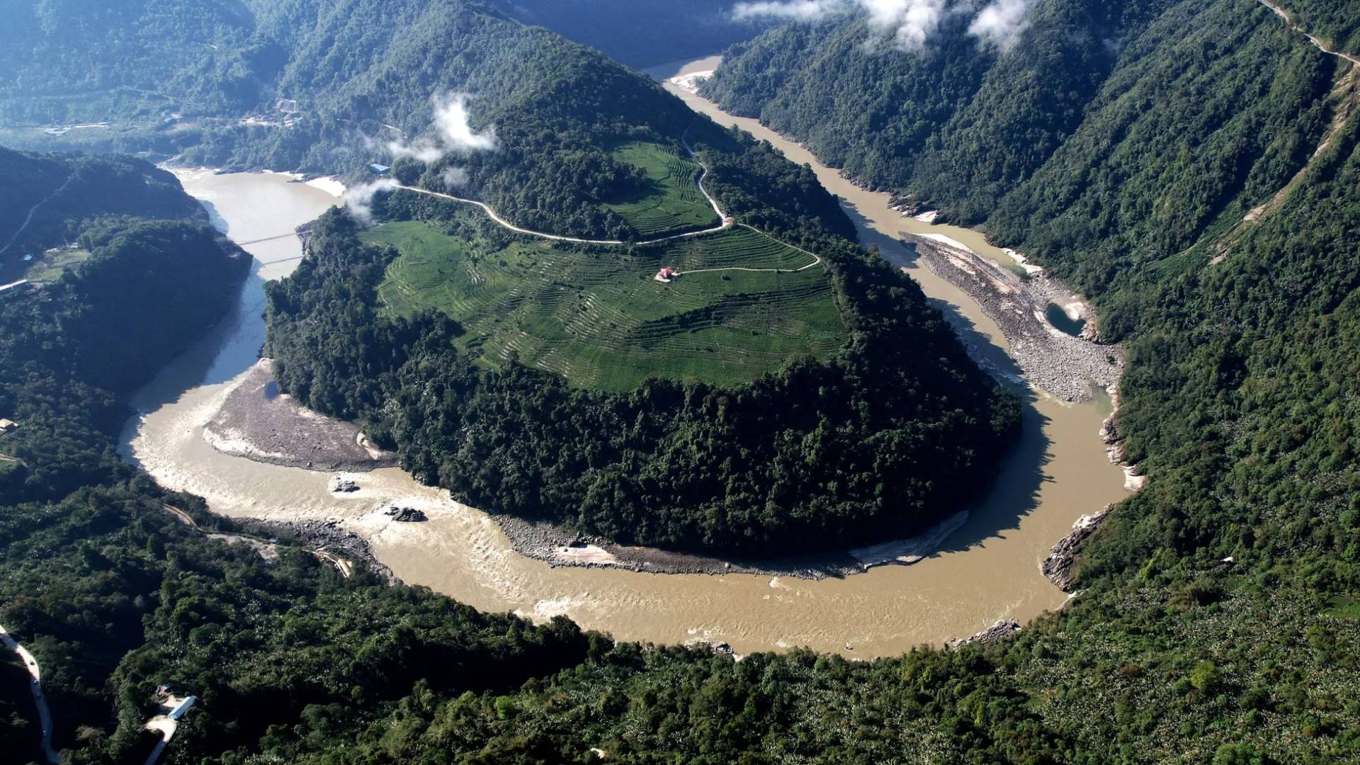 نهر يارلونغ تسانغبو في التبت