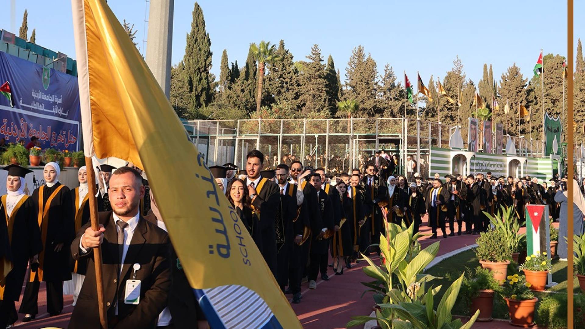 كوكبة جديدة من طلبة كلية الهندسة في الجامعة الأردنية تضيء سماء الوطن.. فيديو وصور