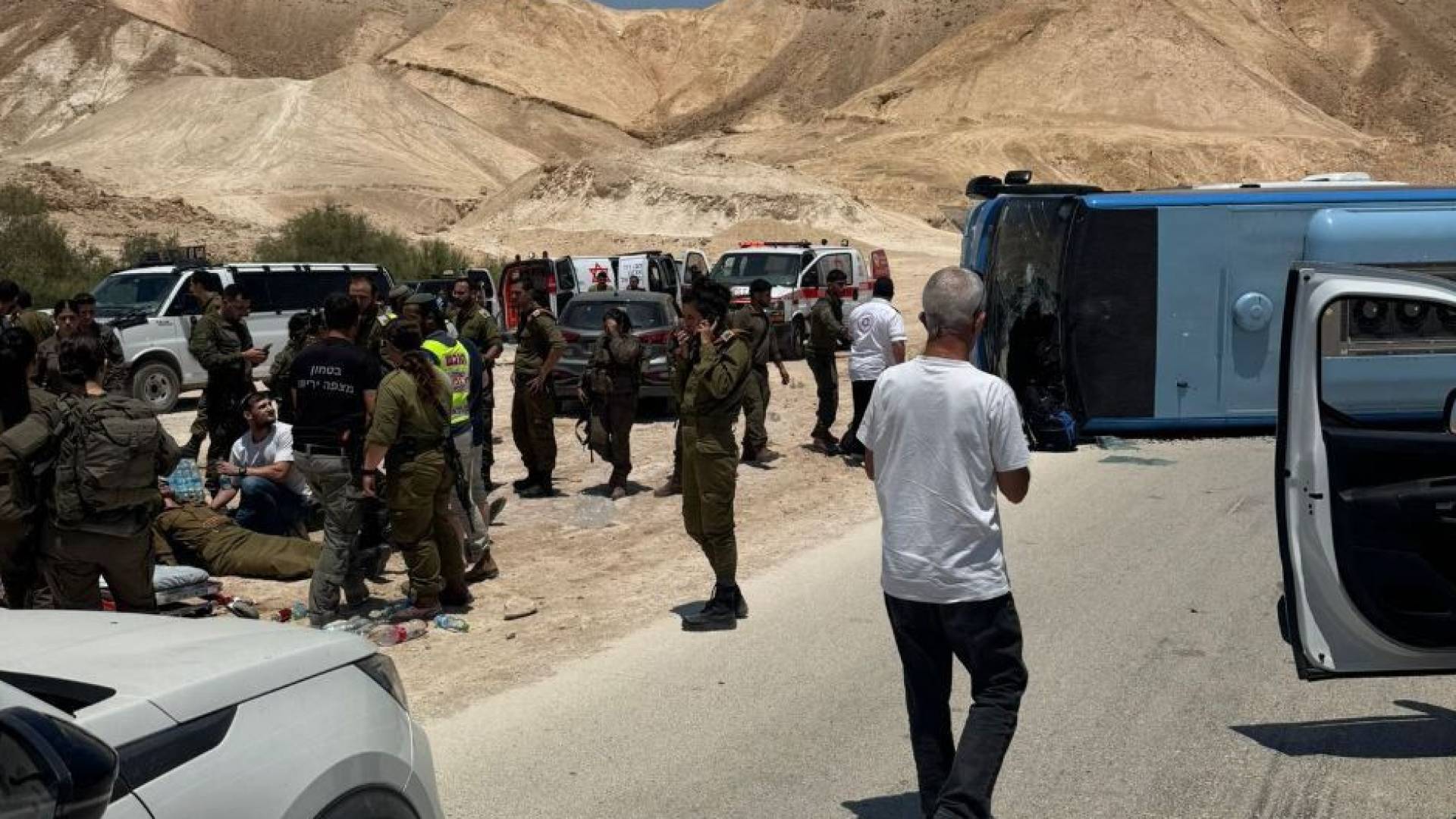 إصابة 10 جنود "إسرائيليين" في حادث انقلاب حافلة شرق القدس المحتلة