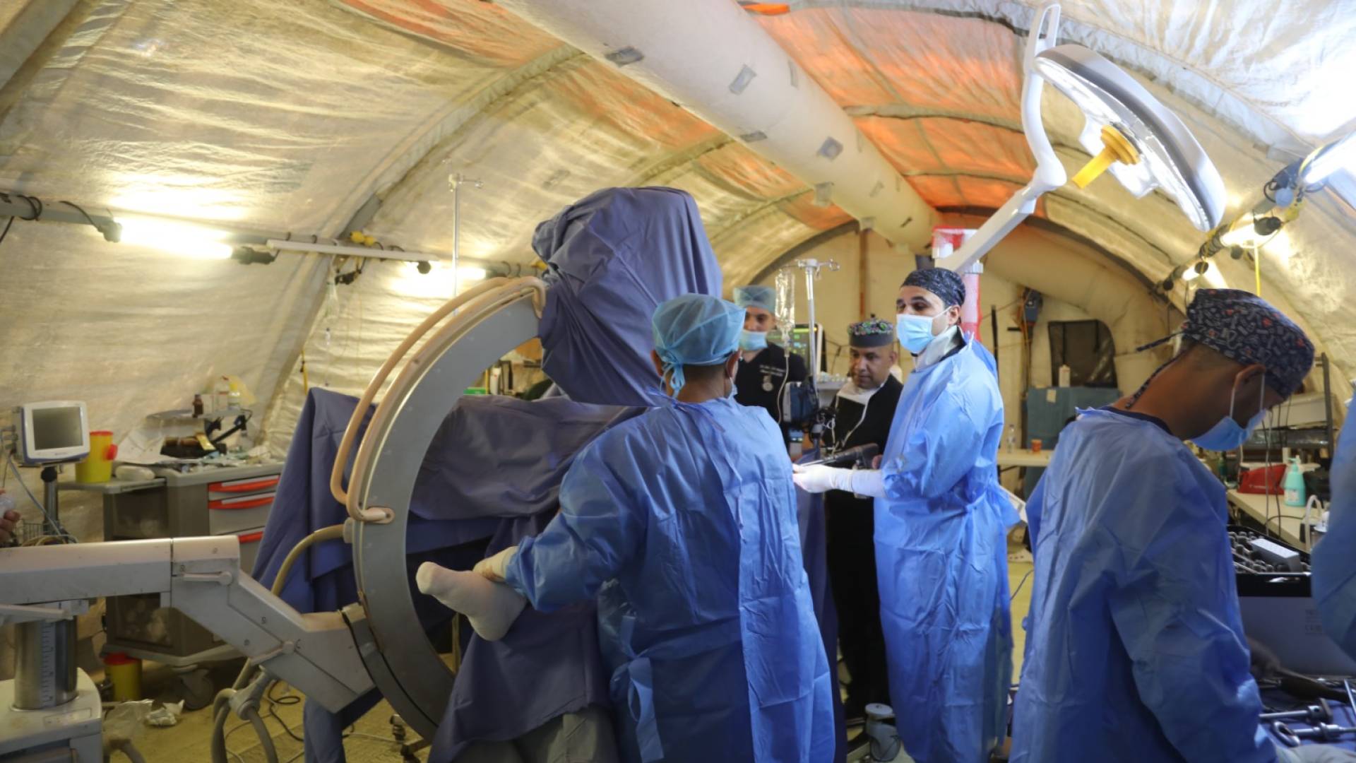 طواقم المستشفى الميداني الأردني جنوب غزة/7 تباشر أعمالها الإنسانية والطبية