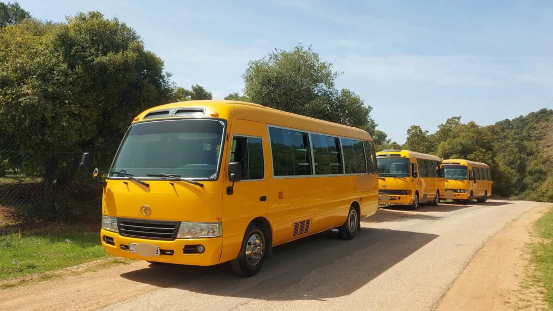 أولياء أمور: تكاليف نقل طلاب المدارس الخاصة لا يتناسب مع مسافة الخدمة المقدمة - فيديو