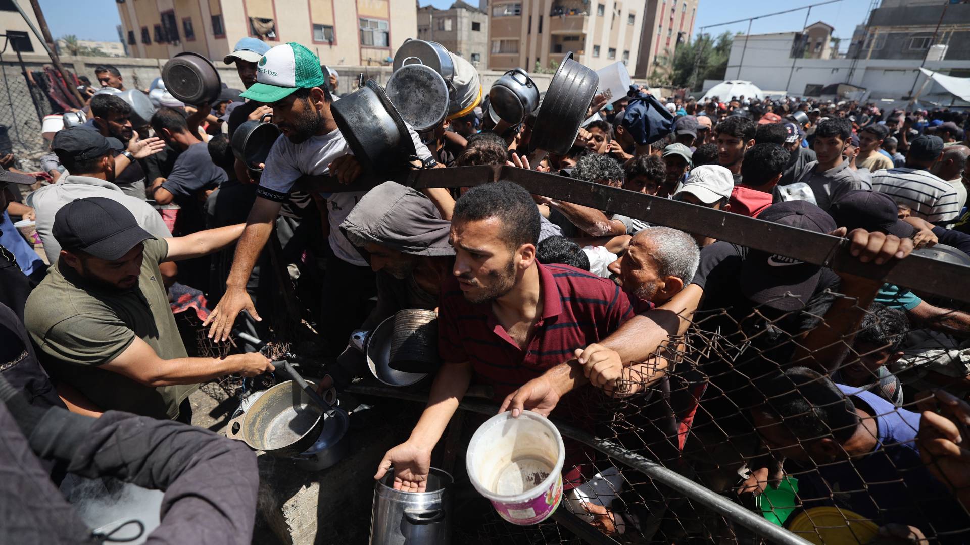 اهالي قطاع غزة