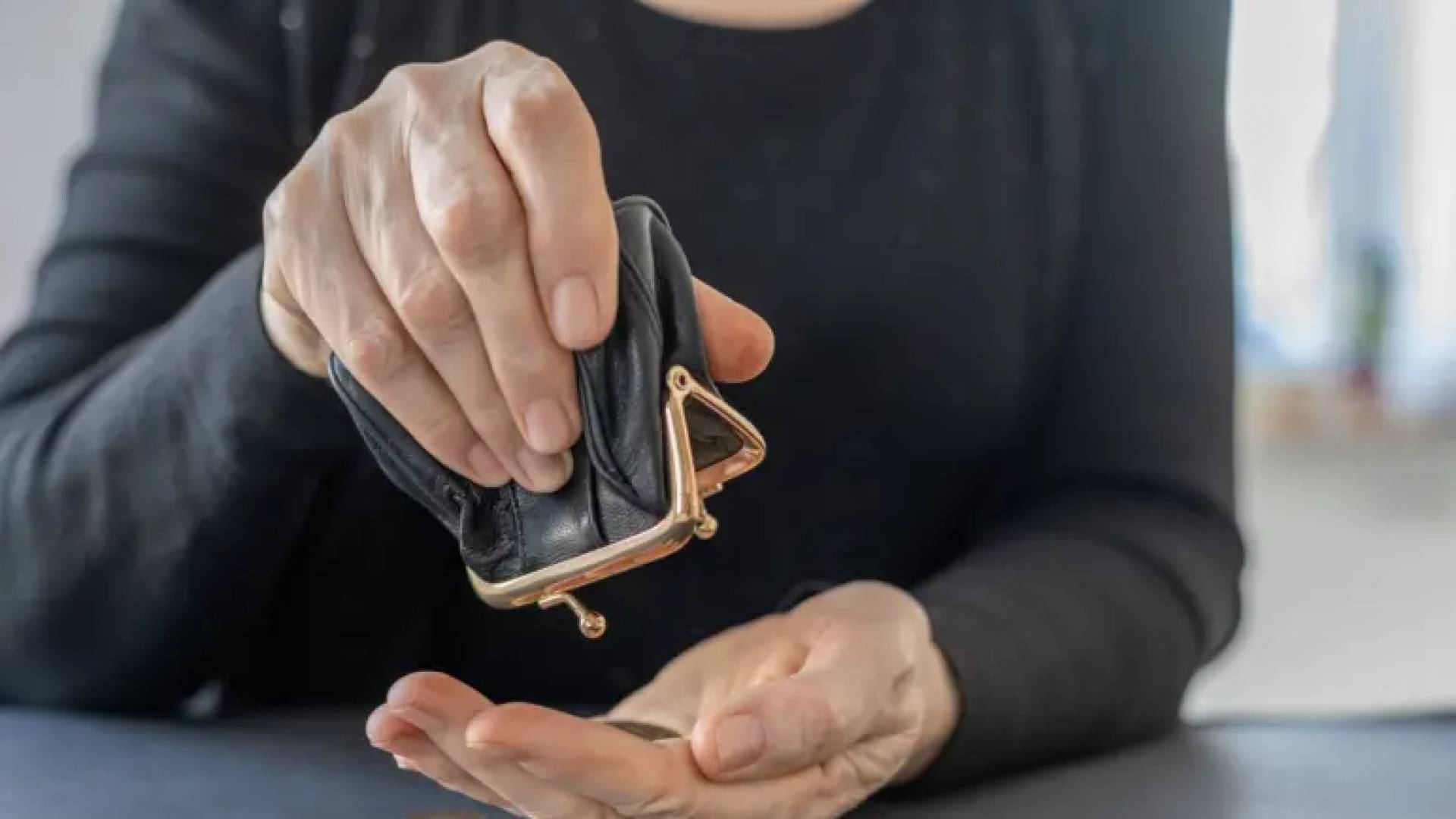 أزمة معيشية_تعبيرية