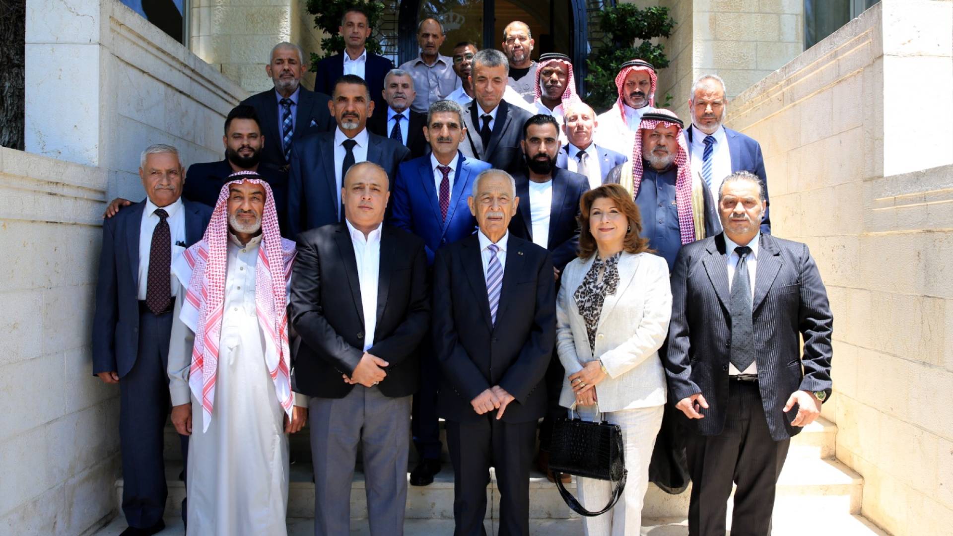 العيسوي يلتقي وفدا من أبناء الزرقاء