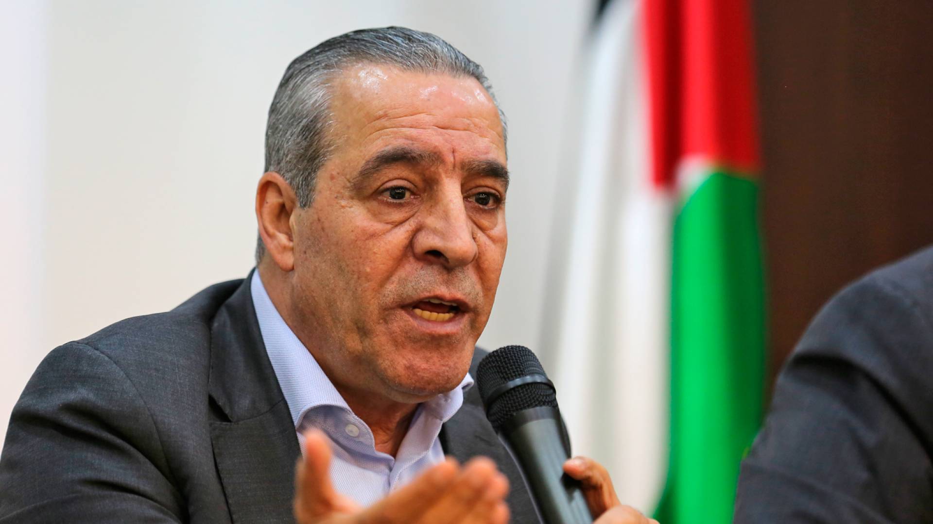 نائب الرئيس الفلسطيني حسين الشيخ