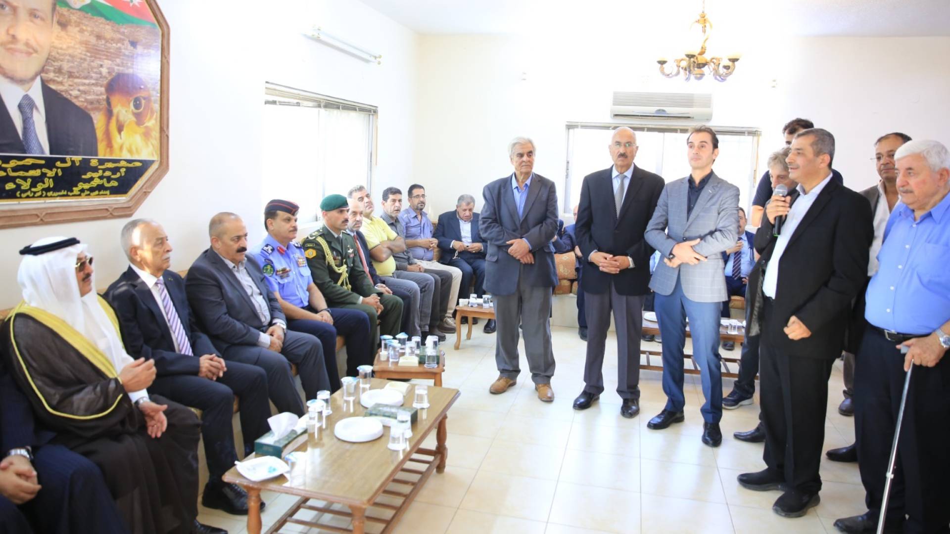 مندوبا عن الملك وولي العهد. العيسوي يعزي عشيرتي البكار والحموري